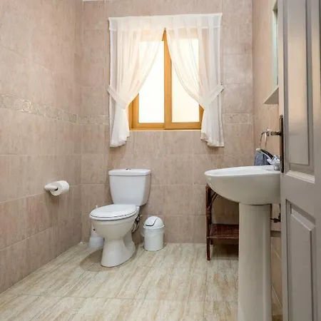 Ta' Rozarja Holiday With Private Pool + Views Villa Xagħra