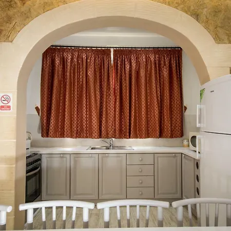 Ta' Rozarja Holiday With Private Pool + Views Villa Xagħra