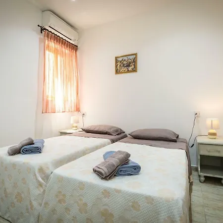 Ta' Rozarja Holiday With Private Pool + Views Xagħra