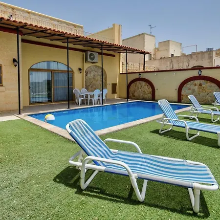 Ta' Rozarja Holiday With Private Pool + Views Xagħra