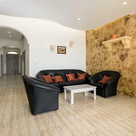 Ta' Rozarja Holiday With Private Pool + Views * Xagħra