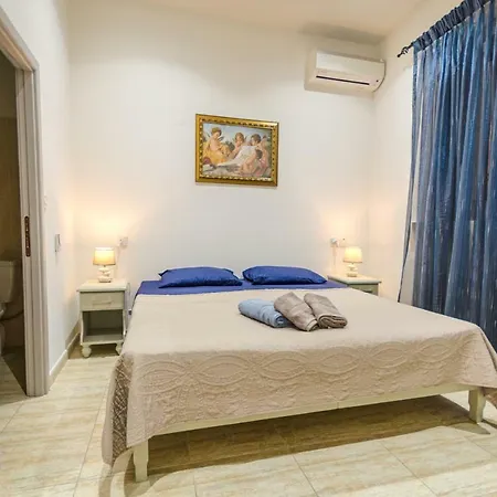 Ta' Rozarja Holiday With Private Pool + Views וילה